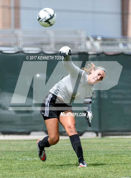 Thumbnail 1 in Steele vs. Vandegrift (UIL 6A Regional Final) photogallery.