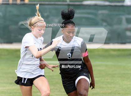 Thumbnail 2 in Steele vs. Vandegrift (UIL 6A Regional Final) photogallery.