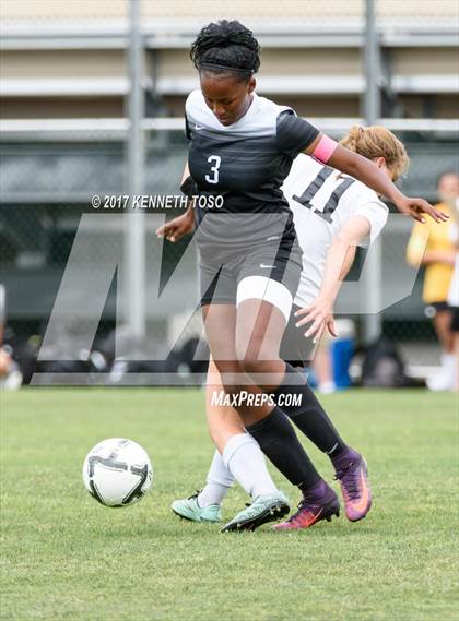 Thumbnail 3 in Steele vs. Vandegrift (UIL 6A Regional Final) photogallery.