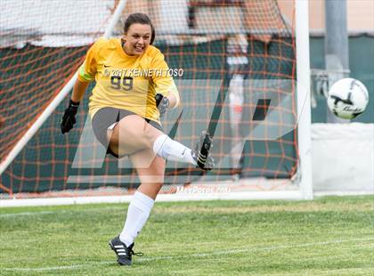 Thumbnail 2 in Steele vs. Vandegrift (UIL 6A Regional Final) photogallery.