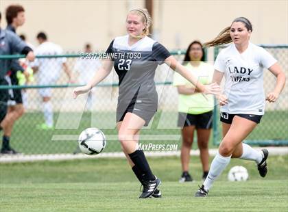 Thumbnail 2 in Steele vs. Vandegrift (UIL 6A Regional Final) photogallery.