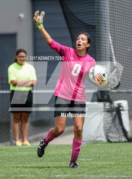 Thumbnail 2 in Steele vs. Vandegrift (UIL 6A Regional Final) photogallery.