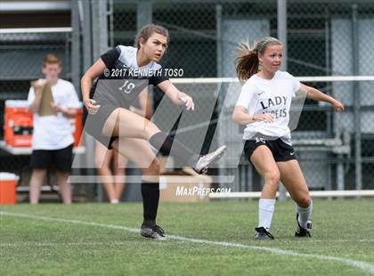Thumbnail 2 in Steele vs. Vandegrift (UIL 6A Regional Final) photogallery.