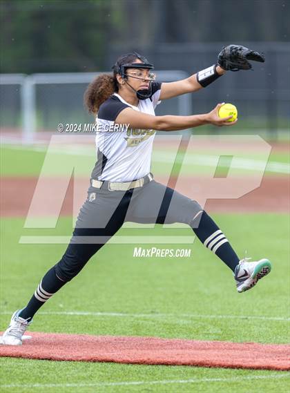 Thumbnail 3 in Turner @ Shawnee Heights (KSHSAA 5A East Region 3 Semifinal) photogallery.