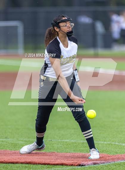 Thumbnail 2 in Turner @ Shawnee Heights (KSHSAA 5A East Region 3 Semifinal) photogallery.