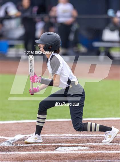 Thumbnail 2 in Turner @ Shawnee Heights (KSHSAA 5A East Region 3 Semifinal) photogallery.
