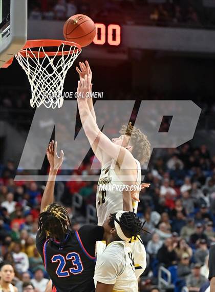 Thumbnail 2 in McKinney vs Duncanville (UIL 6A State Final) photogallery.