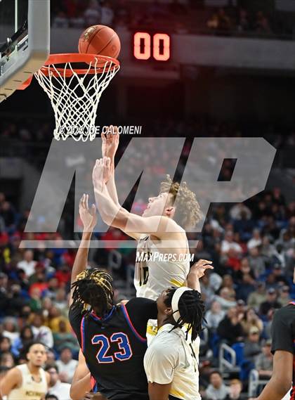 Thumbnail 3 in McKinney vs Duncanville (UIL 6A State Final) photogallery.
