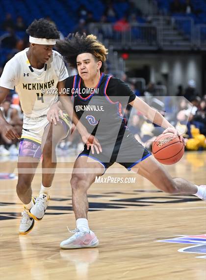 Thumbnail 2 in McKinney vs Duncanville (UIL 6A State Final) photogallery.