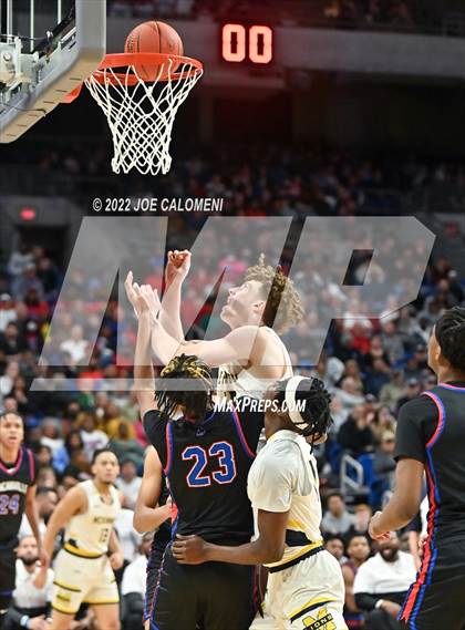 Thumbnail 1 in McKinney vs Duncanville (UIL 6A State Final) photogallery.