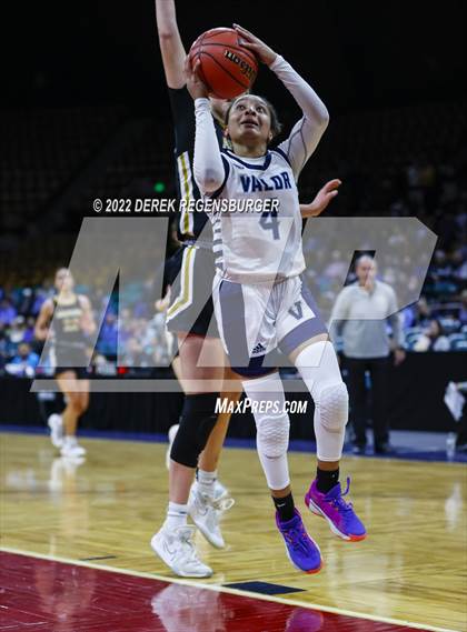 Thumbnail 2 in Valor Christian vs Arapahoe (CHSAA 5A Final 4) photogallery.