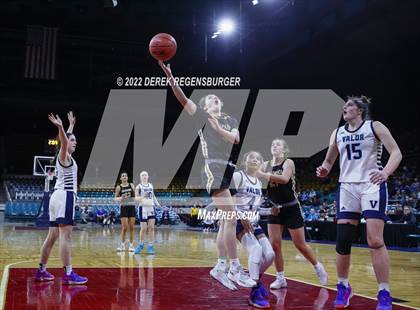 Thumbnail 2 in Valor Christian vs Arapahoe (CHSAA 5A Final 4) photogallery.