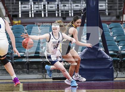 Thumbnail 2 in Valor Christian vs Arapahoe (CHSAA 5A Final 4) photogallery.