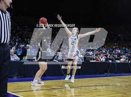 Thumbnail 1 in Valor Christian vs Arapahoe (CHSAA 5A Final 4) photogallery.