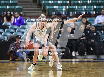Thumbnail 2 in Valor Christian vs Arapahoe (CHSAA 5A Final 4) photogallery.