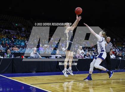 Thumbnail 2 in Valor Christian vs Arapahoe (CHSAA 5A Final 4) photogallery.