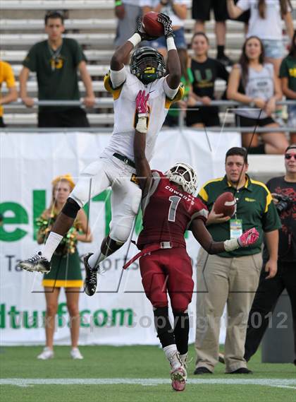 Thumbnail 2 in University vs. Madison County (FHSAA 3A Final) photogallery.
