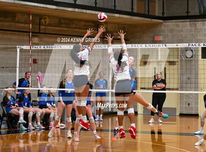 Thumbnail 1 in Columbus vs. Bob Jones photogallery.