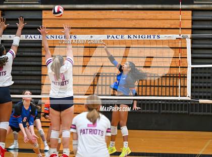 Thumbnail 1 in Columbus vs. Bob Jones photogallery.