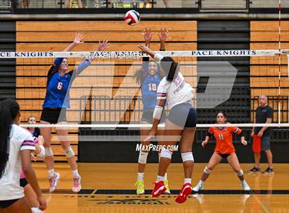 Thumbnail 1 in Columbus vs. Bob Jones photogallery.