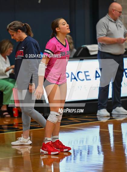 Thumbnail 1 in Columbus vs. Bob Jones photogallery.