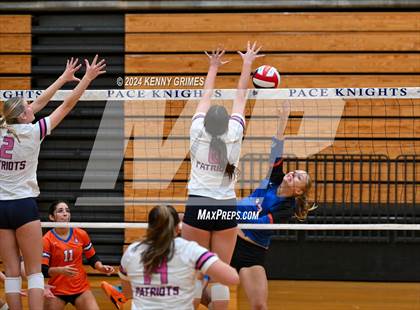 Thumbnail 3 in Columbus vs. Bob Jones photogallery.
