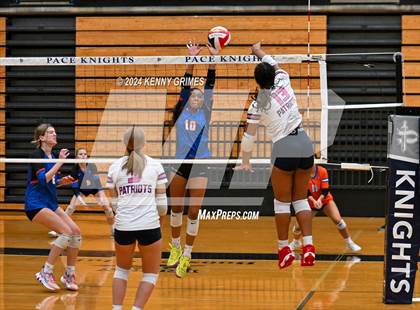 Thumbnail 2 in Columbus vs. Bob Jones photogallery.
