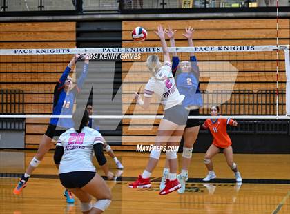 Thumbnail 3 in Columbus vs. Bob Jones photogallery.
