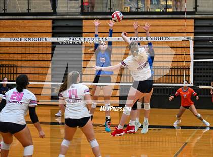 Thumbnail 1 in Columbus vs. Bob Jones photogallery.