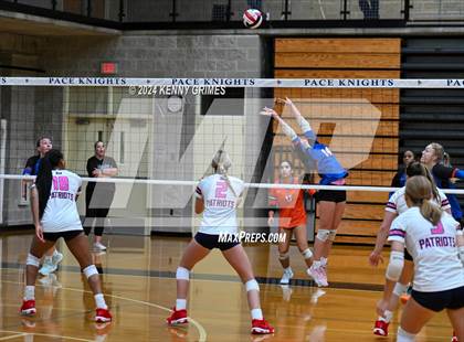 Thumbnail 3 in Columbus vs. Bob Jones photogallery.