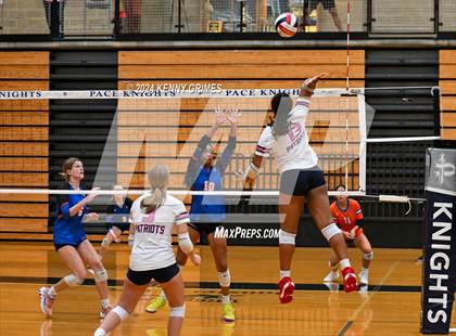 Thumbnail 1 in Columbus vs. Bob Jones photogallery.