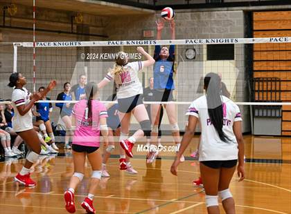 Thumbnail 3 in Columbus vs. Bob Jones photogallery.