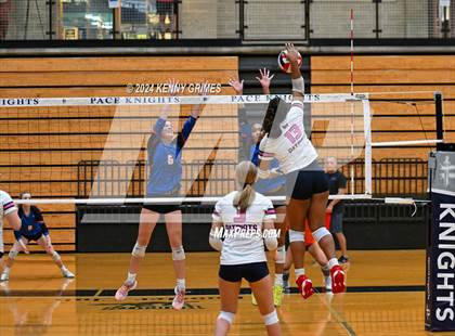 Thumbnail 1 in Columbus vs. Bob Jones photogallery.