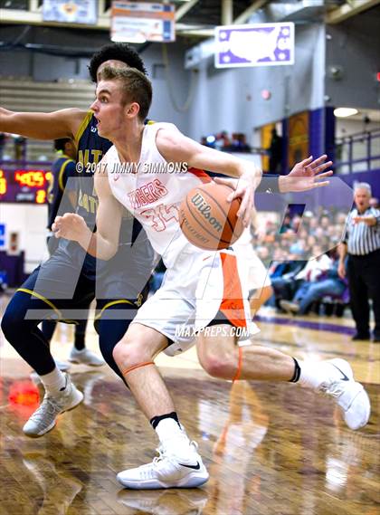 Thumbnail 1 in Edwardsville vs Althoff (Prairie Farms Holiday Classic) photogallery.