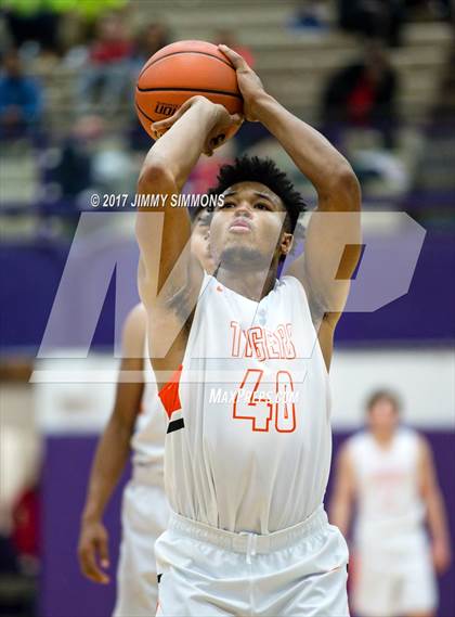 Thumbnail 3 in Edwardsville vs Althoff (Prairie Farms Holiday Classic) photogallery.