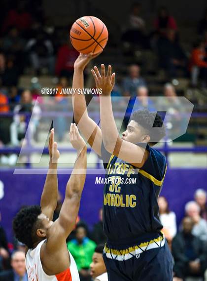 Thumbnail 1 in Edwardsville vs Althoff (Prairie Farms Holiday Classic) photogallery.