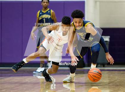 Thumbnail 3 in Edwardsville vs Althoff (Prairie Farms Holiday Classic) photogallery.