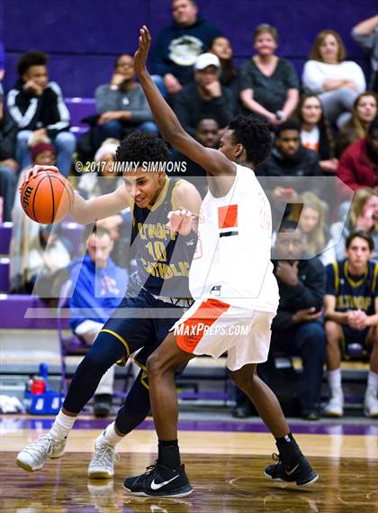 Thumbnail 3 in Edwardsville vs Althoff (Prairie Farms Holiday Classic) photogallery.