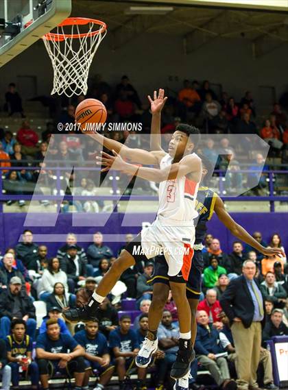 Thumbnail 3 in Edwardsville vs Althoff (Prairie Farms Holiday Classic) photogallery.
