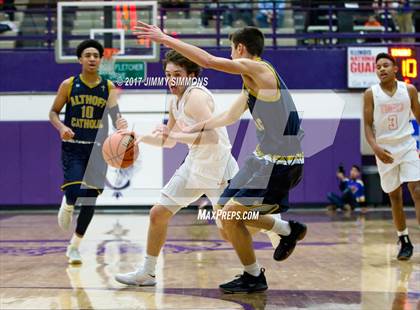 Thumbnail 3 in Edwardsville vs Althoff (Prairie Farms Holiday Classic) photogallery.