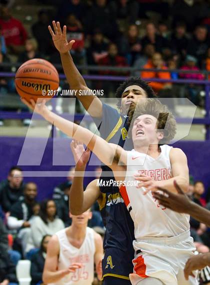 Thumbnail 1 in Edwardsville vs Althoff (Prairie Farms Holiday Classic) photogallery.