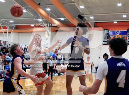 Thumbnail 3 in Grand Saline vs Edgewood photogallery.