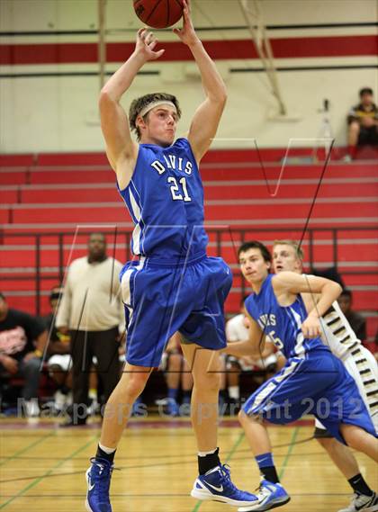 Thumbnail 3 in Davis vs Yuba City (Bronco Roundup) photogallery.