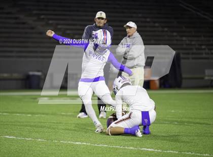 Thumbnail 1 in Tidehaven vs. Lexington (UIL 3A Division II Football Region 4 Quarterfinal) photogallery.