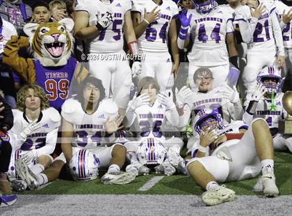 Thumbnail 2 in Tidehaven vs. Lexington (UIL 3A Division II Football Region 4 Quarterfinal) photogallery.