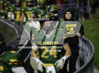 Thumbnail 1 in Tidehaven vs. Lexington (UIL 3A Division II Football Region 4 Quarterfinal) photogallery.