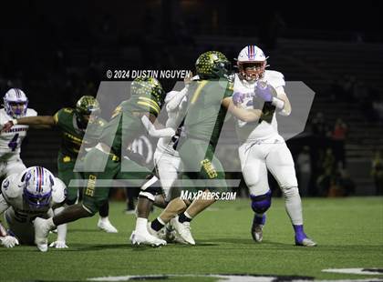 Thumbnail 1 in Tidehaven vs. Lexington (UIL 3A Division II Football Region 4 Quarterfinal) photogallery.
