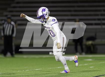 Thumbnail 3 in Tidehaven vs. Lexington (UIL 3A Division II Football Region 4 Quarterfinal) photogallery.
