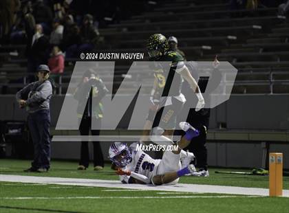 Thumbnail 2 in Tidehaven vs. Lexington (UIL 3A Division II Football Region 4 Quarterfinal) photogallery.