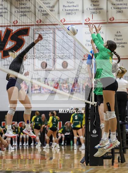 Thumbnail 2 in Lakeland vs Skyview (IHSAA 4A Quarter Final) photogallery.